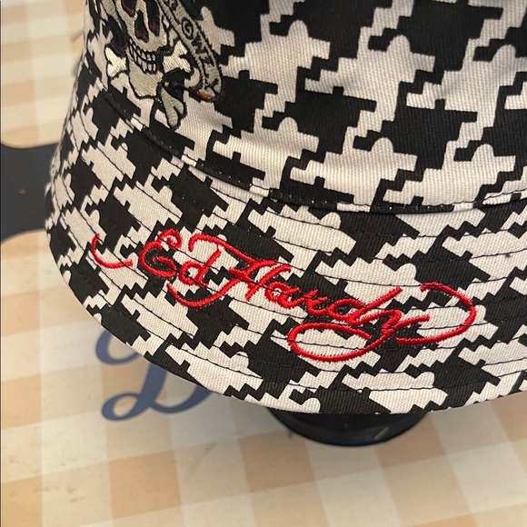 Black and White Bucket Hat - Picture 4 of 5